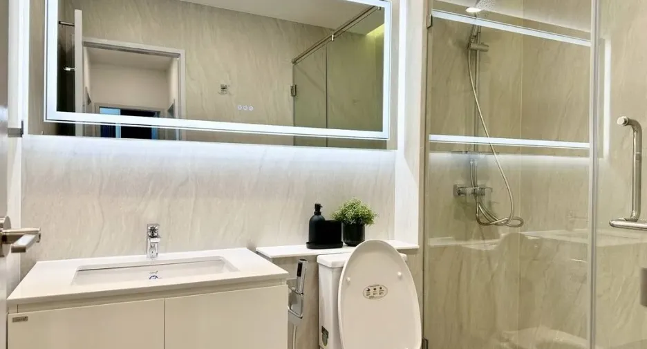 For rent 3 bedrooms condo in Pathum Wan, Bangkok