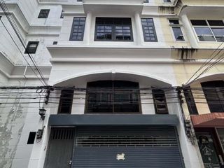 For rent 4 bedrooms retail Space in Watthana, Bangkok