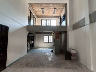 For rent 4 bedrooms retail Space in Watthana, Bangkok