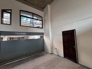 For rent 4 bedrooms retail Space in Watthana, Bangkok