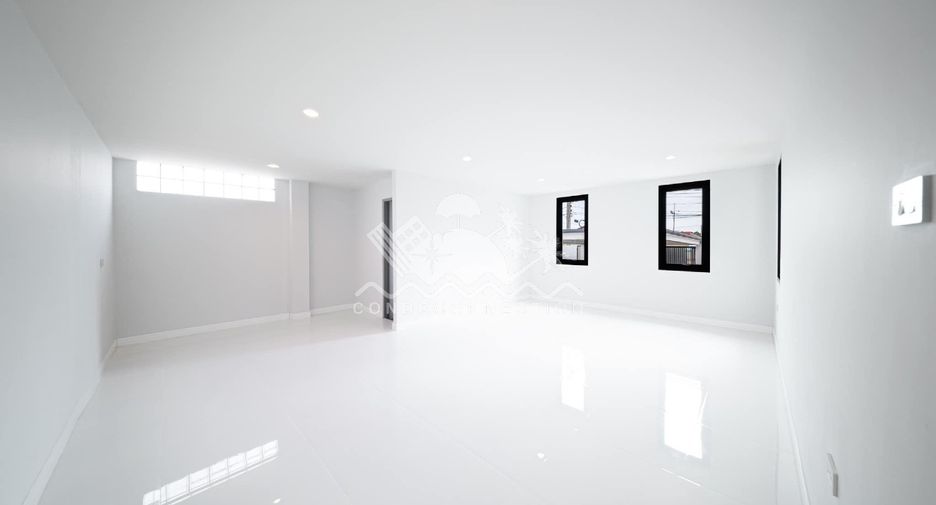 For sale 4 bedrooms house in Bang Lamung, Chonburi