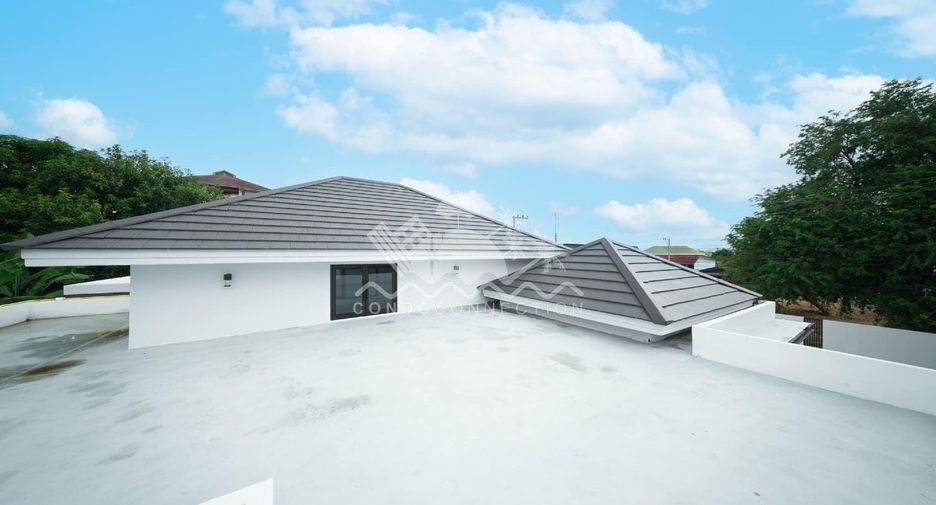 For sale 4 bedrooms house in Bang Lamung, Chonburi