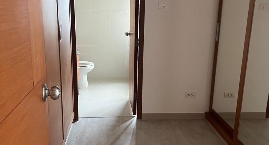 For sale and for rent 2 bedrooms condo in Khlong San, Bangkok