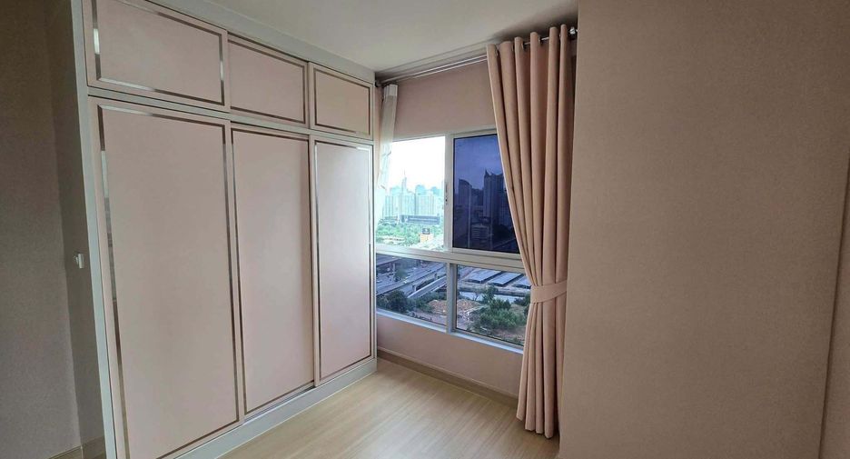 For rent 2 bedrooms condo in Huai Khwang, Bangkok