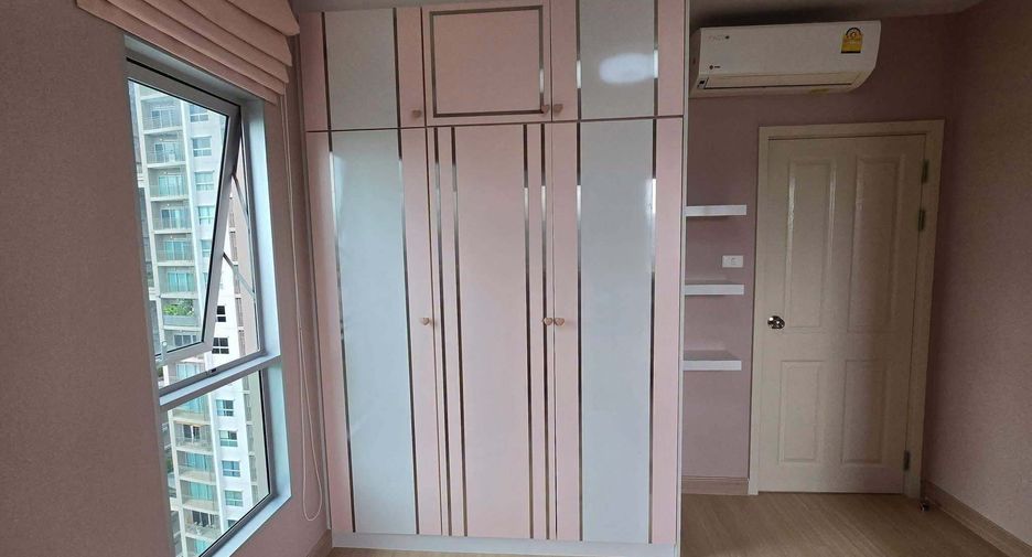 For rent 2 bedrooms condo in Huai Khwang, Bangkok