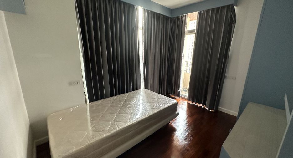 Condo en alquiler de 3 habitaciones en Pathum Wan, Bangkok