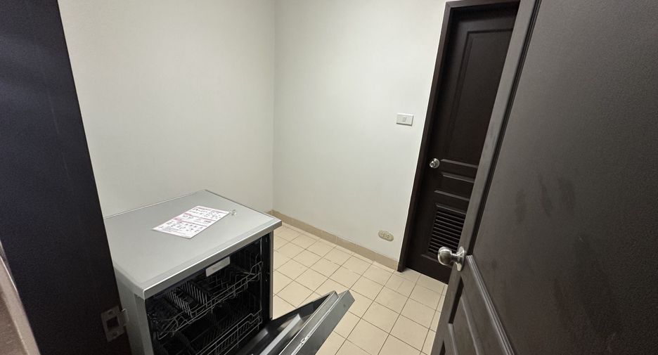 Condo en alquiler de 3 habitaciones en Pathum Wan, Bangkok