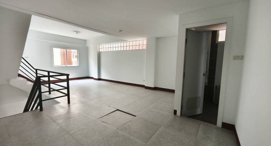 For sale 3 bedrooms retail Space in Mueang Chiang Mai, Chiang Mai