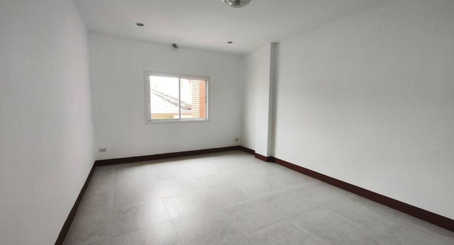 For sale 3 bedrooms retail Space in Mueang Chiang Mai, Chiang Mai