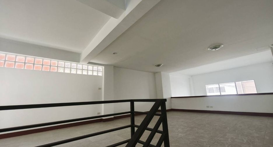 For sale 3 bedrooms retail Space in Mueang Chiang Mai, Chiang Mai
