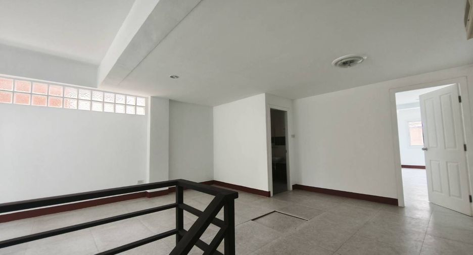 For sale 3 bedrooms retail Space in Mueang Chiang Mai, Chiang Mai