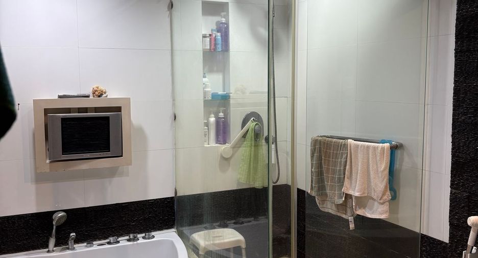 For sale 4 bedrooms townhouse in Yan Nawa, Bangkok