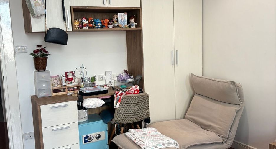 For sale 4 bedrooms townhouse in Yan Nawa, Bangkok