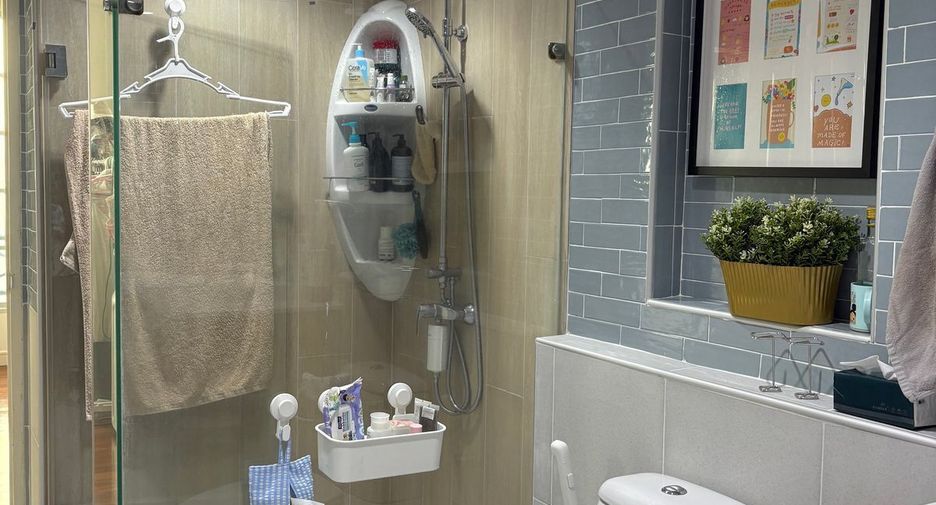 For sale 4 bedrooms townhouse in Yan Nawa, Bangkok
