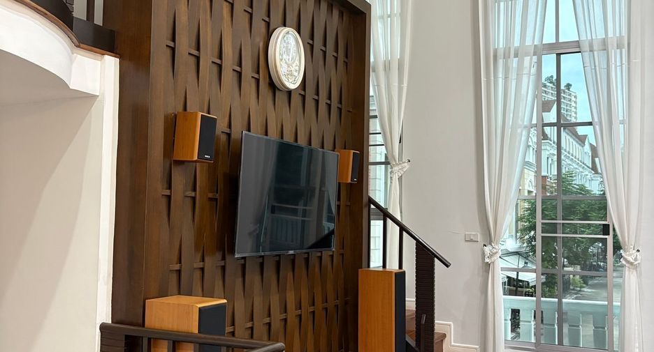 For sale 4 bedrooms townhouse in Yan Nawa, Bangkok