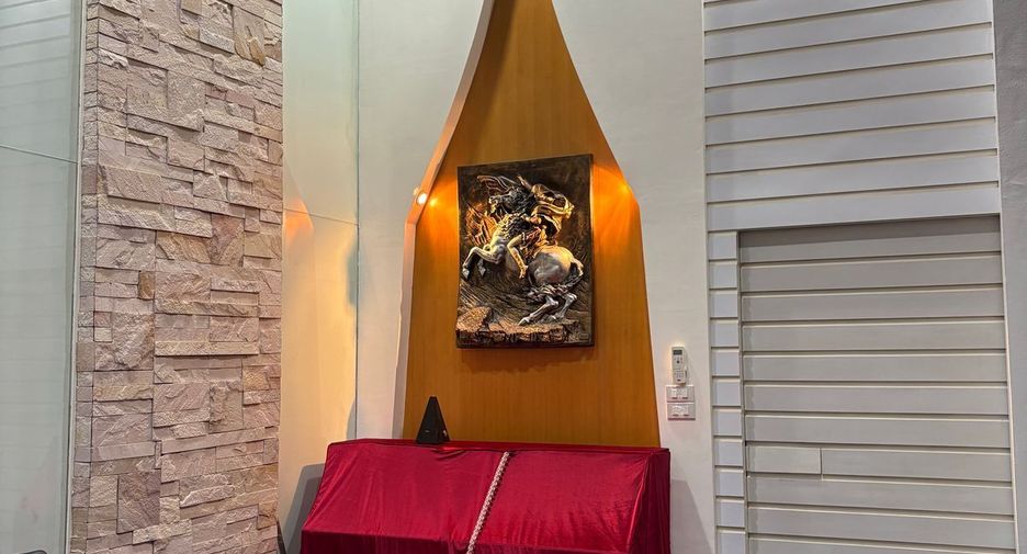 For sale 4 bedrooms townhouse in Yan Nawa, Bangkok