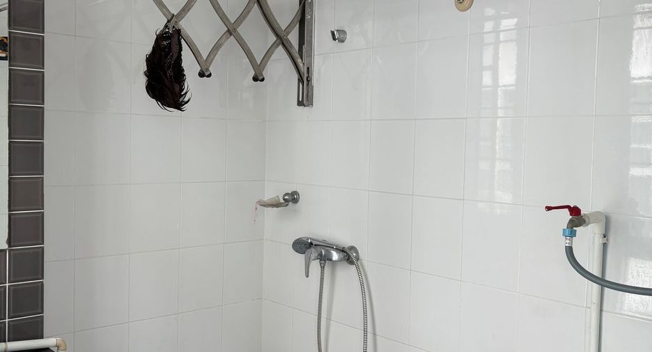 For sale 4 bedrooms townhouse in Yan Nawa, Bangkok