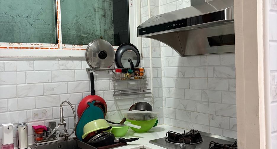 For sale 4 bedrooms townhouse in Yan Nawa, Bangkok