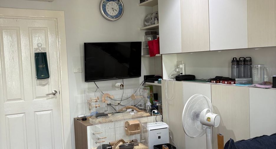 For sale 4 bedrooms townhouse in Yan Nawa, Bangkok