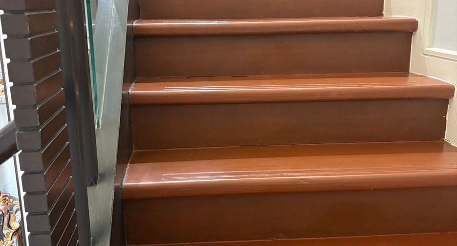 For sale 4 bedrooms townhouse in Yan Nawa, Bangkok