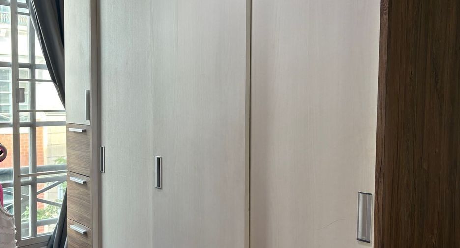 For sale 4 bedrooms townhouse in Yan Nawa, Bangkok