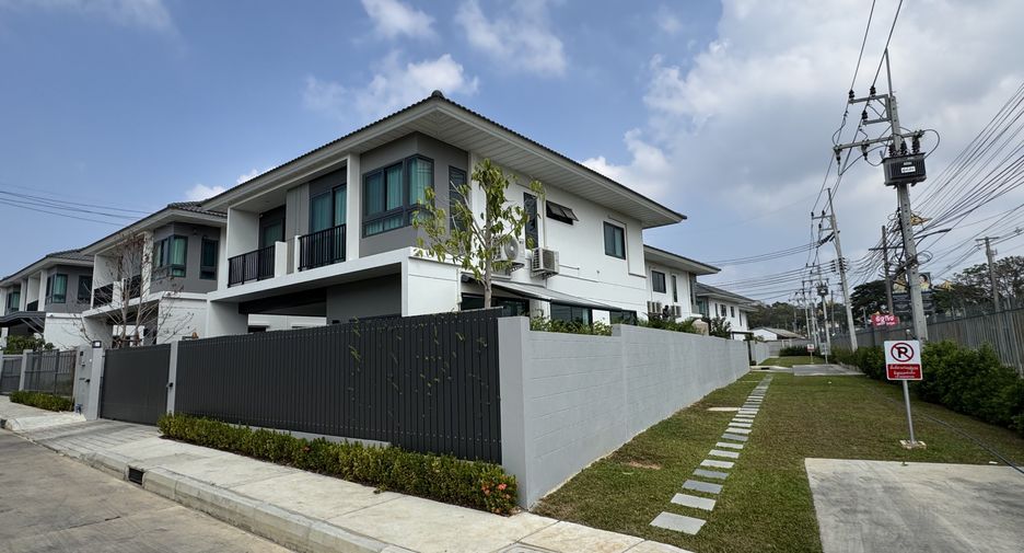 For sale 4 bedrooms villa in Bang Lamung, Chonburi