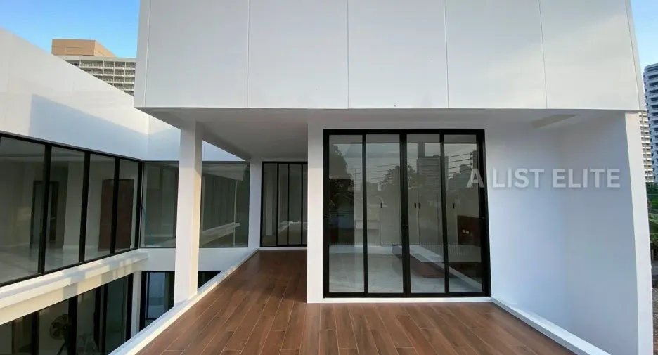 For rent 5 bedrooms house in Bang Lamung, Chonburi