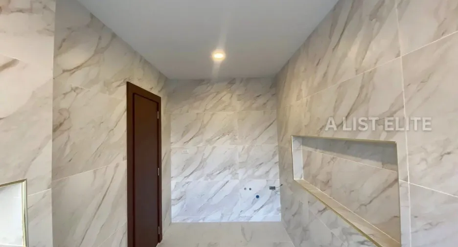 For rent 5 bedrooms house in Bang Lamung, Chonburi