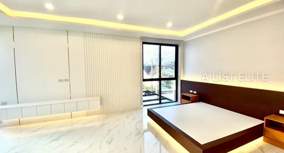 For rent 5 bedrooms house in Bang Lamung, Chonburi