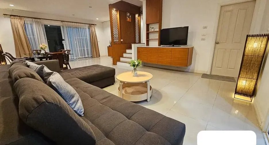À louer 5 chambres maison à Phasi Charoen, Bangkok