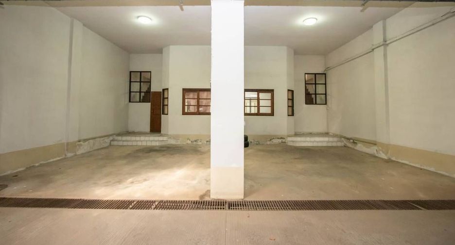 Продажа 6 спальни таунхаус в Мае Рим, Чианг Маи