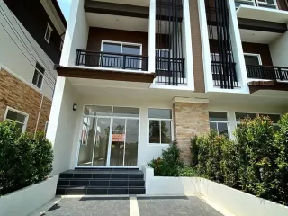 For Rent 4 Bedroom Townhouse In Hang Dong, Chiang Mai