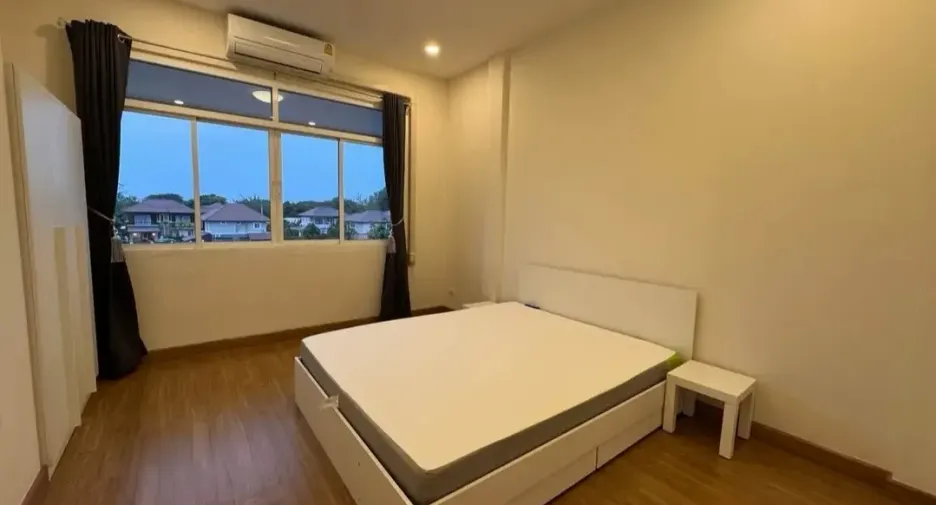 出租 4 卧室 联排别墅 在 Hang Dong, Chiang Mai