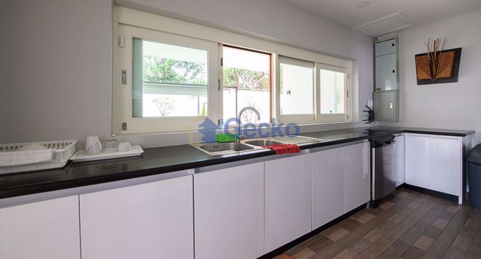 For sale 9 bedrooms house in Sattahip, Chonburi