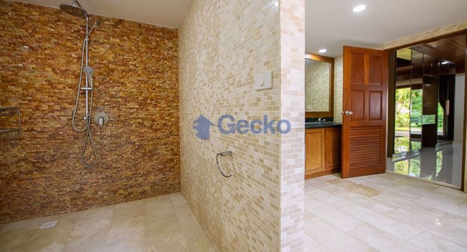 For sale 9 bedrooms house in Sattahip, Chonburi