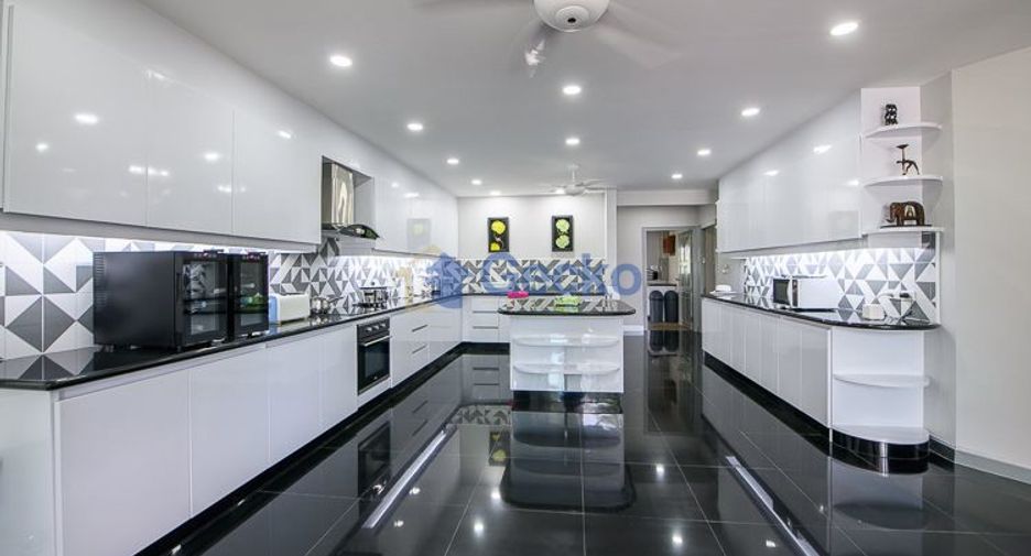 出售 9 卧室 独立屋 在 Sattahip, Chon Buri