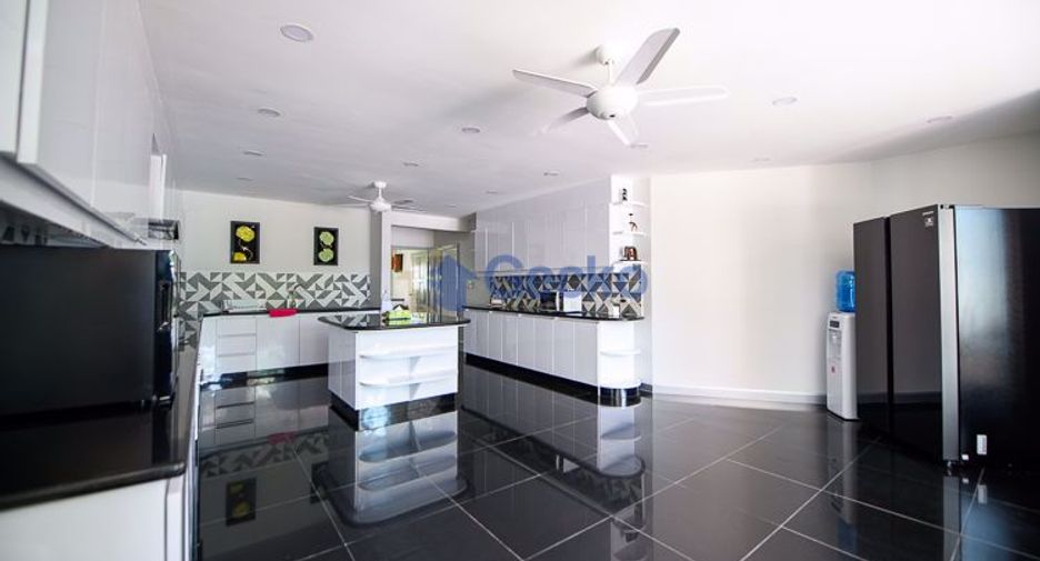 For sale 9 bedrooms house in Sattahip, Chonburi