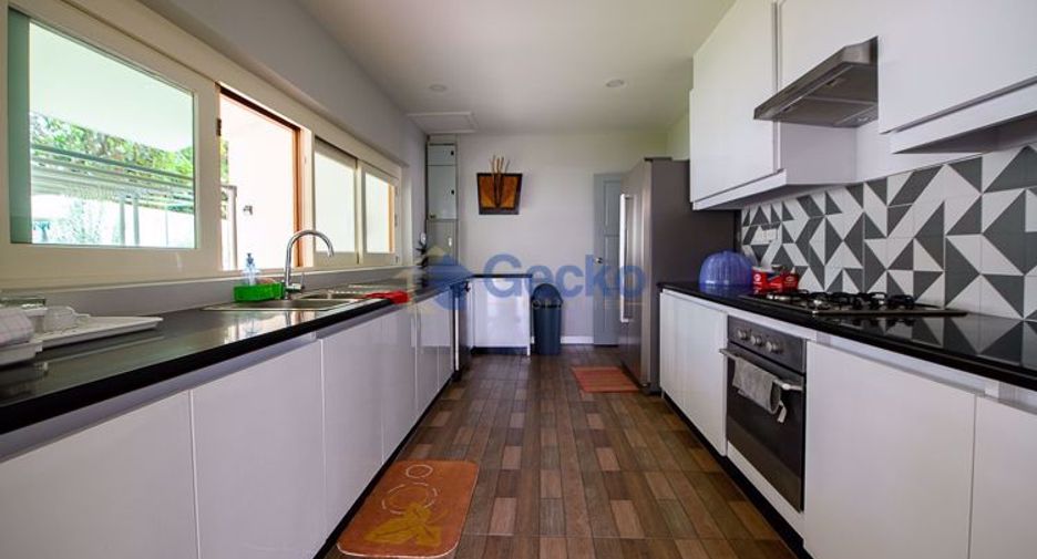 For sale 9 bedrooms house in Sattahip, Chonburi