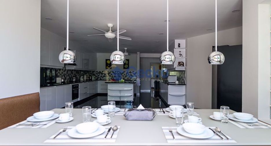For sale 9 bedrooms house in Sattahip, Chonburi