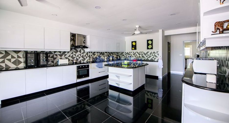 For sale 9 bedrooms house in Sattahip, Chonburi