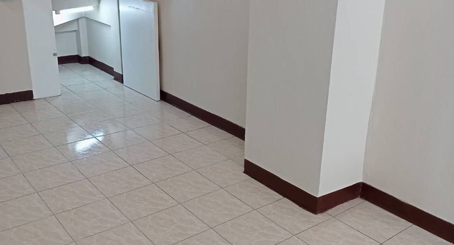 For rent 2 bedrooms townhouse in Prawet, Bangkok