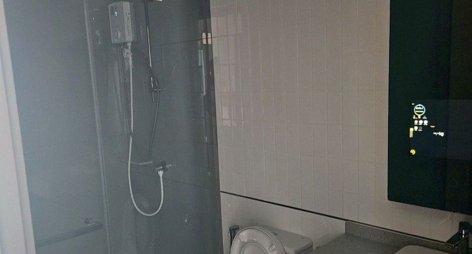 For rent 2 bedrooms condo in Bang Rak, Bangkok