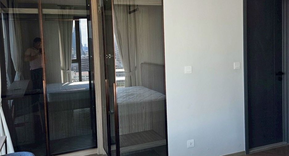 For rent 2 bedrooms condo in Bang Rak, Bangkok