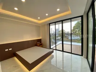 Casa en alquiler de 5 habitaciones en Bang Lamung, Chonburi