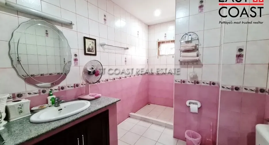 For rent and for sale 4 bedrooms house in Bang Lamung, Chonburi