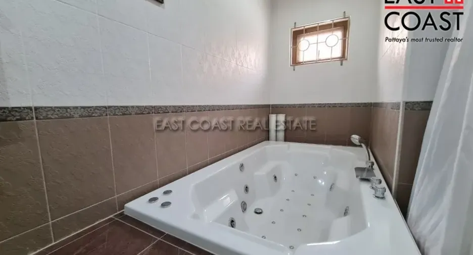 For rent and for sale 4 bedrooms house in Bang Lamung, Chonburi