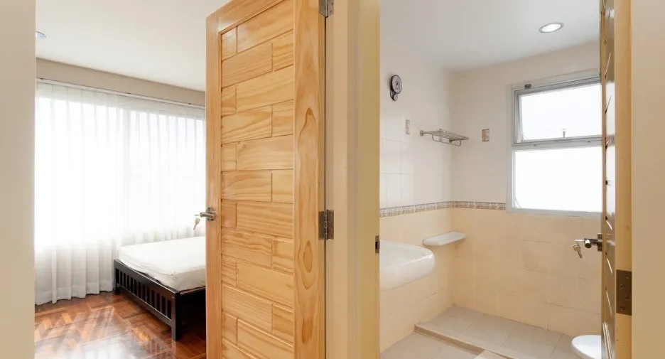For rent 2 bedrooms condo in Chatuchak, Bangkok