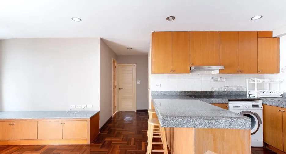 For rent 2 bedrooms condo in Chatuchak, Bangkok