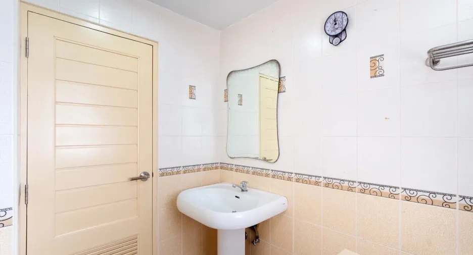 For rent 2 bedrooms condo in Chatuchak, Bangkok