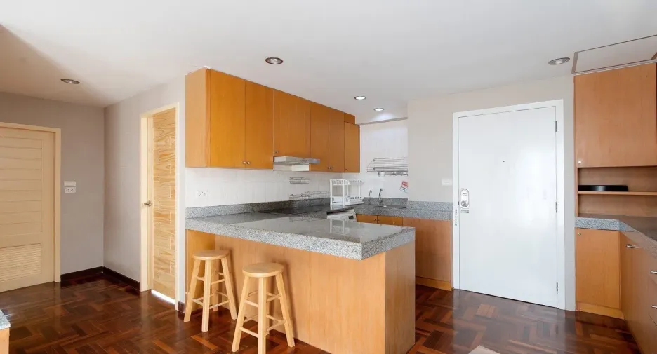 For rent 2 bedrooms condo in Chatuchak, Bangkok
